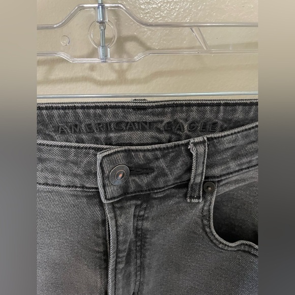✨Women’s American Eagle Faded Black Jeans Size 2 - Picture 5 of 12